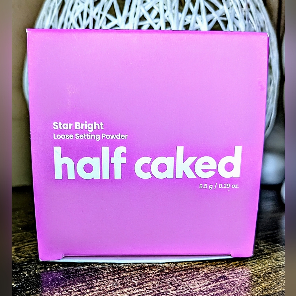 HALF CAKED Star Bright Loose Setting PowderColor: Translucent - Picture 7 of 16